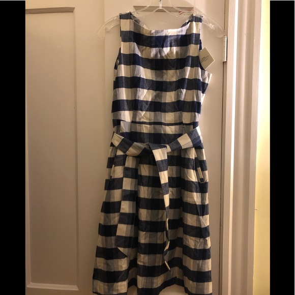 SOLD L.L. BEAN Signature Flannel Plaid Dress, 4P - Picture 2 of 8